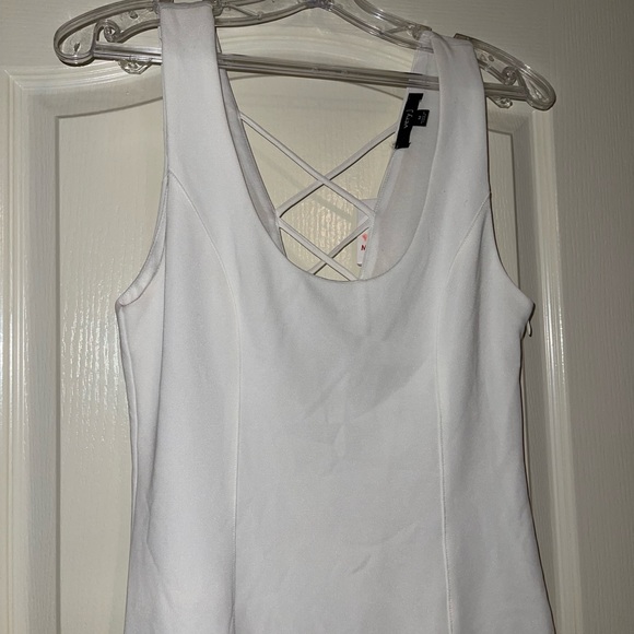 White fluted hem dress - Picture 6 of 8